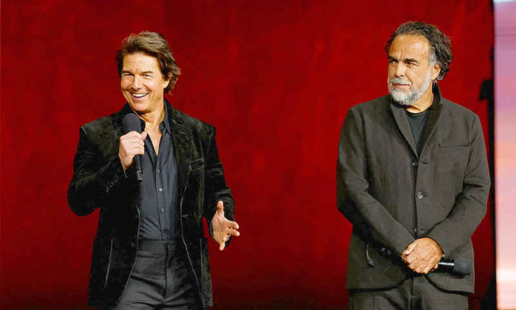 Cruise touts 'wild' dark  comedy to theater owners